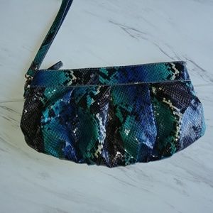 3/$12 🔴 New York and Company clutch